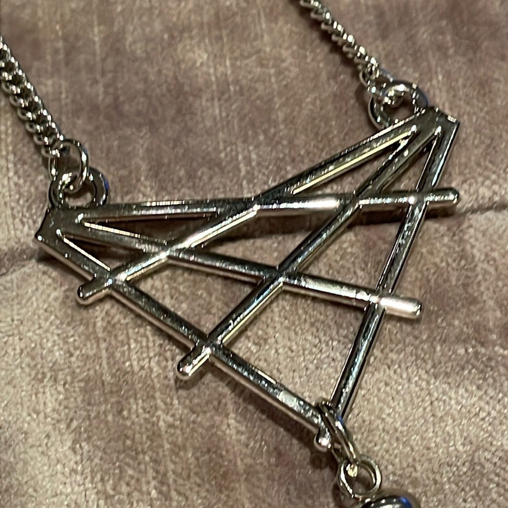 4” Pendant Fringe 28” Necklace Silver